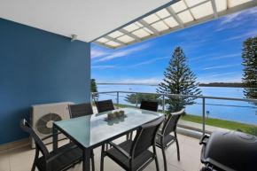 Lakeside Waterfront Apartment The Entrance, Central Coast